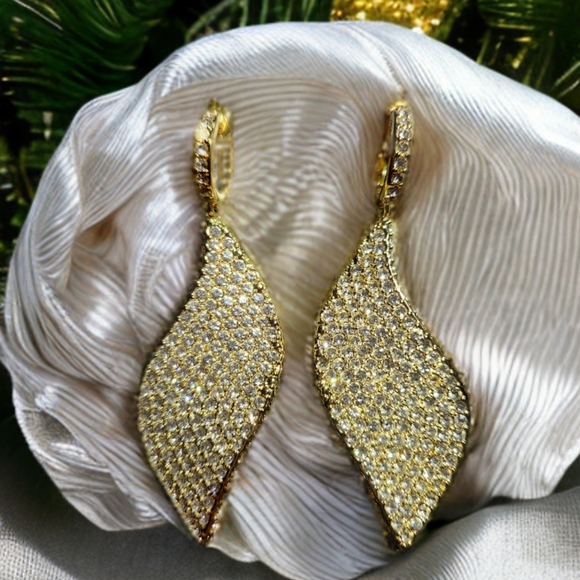 Earrings - Picture 1 of 3